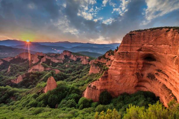 las medulas is an old roman mines of gold in Spain panoramic view of las medulas sandstone mountains, Spain beautiful landscape in las medulas leon spain stock pictures, royalty-free photos & images