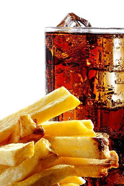 profunda frito com batatas e frio cola - brand named water imagens e fotografias de stock