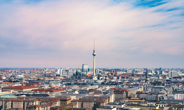 panorama di berlino con torre della televisione e berliner dom - berlino foto e immagini stock