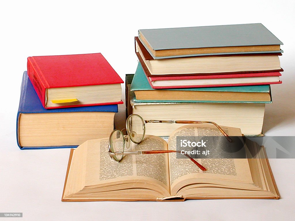 Libri e occhiali - Foto stock royalty-free di Catasta