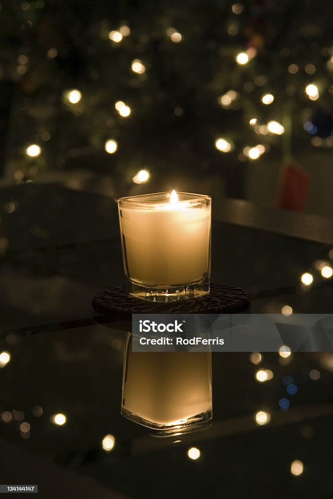 Une bougie de Noël - Photo de Arbre libre de droits