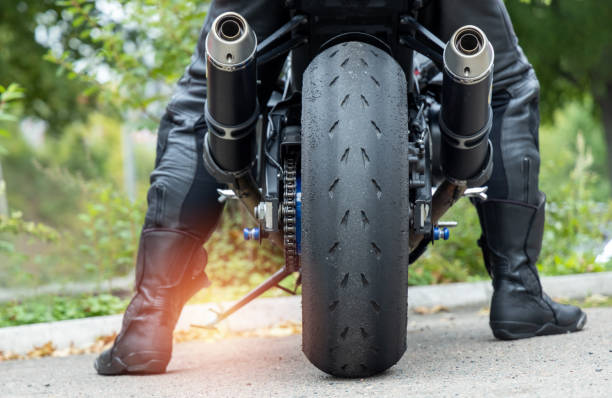 motorcyclist wants to drive off, but the side stand is still outMotorcyclist wants to drive with the side stand extended