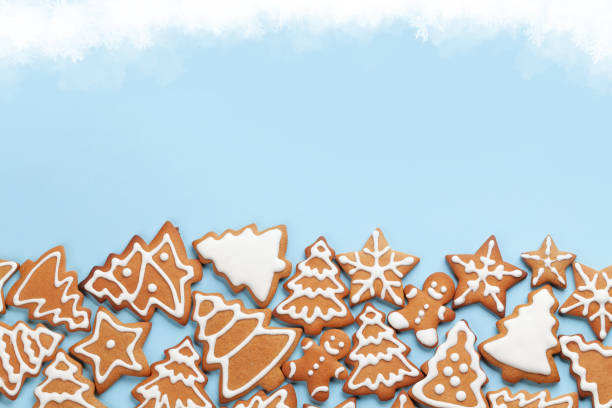 istock Christmas card with gingerbread cookies 1341470565