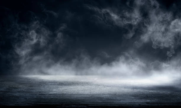 fog in black - smoke and mist on wooden table - halloween backdrop - spooky imagens e fotografias de stock