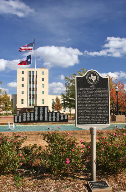 Tyler, TX: Smith County Courthouse with historical marker located in downtown Tyler, Texas Tyler, TX: Smith County Courthouse with historical marker located in downtown Tyler, TX tyler texas photos stock pictures, royalty-free photos & images