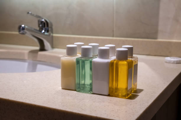small cleaning bottles in hotel bathroom - hotel shampoo stockfoto's en -beelden