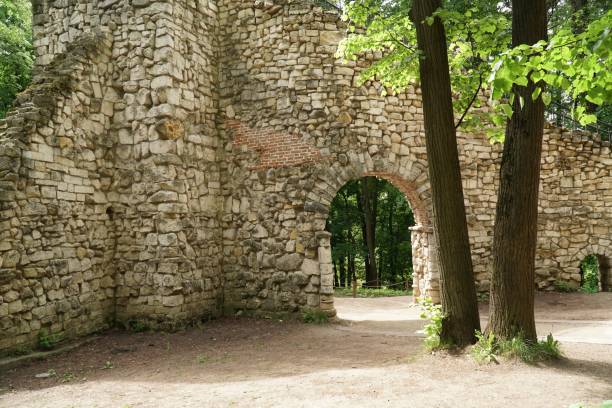 istock Old brick wall with arch in the park 1341604661