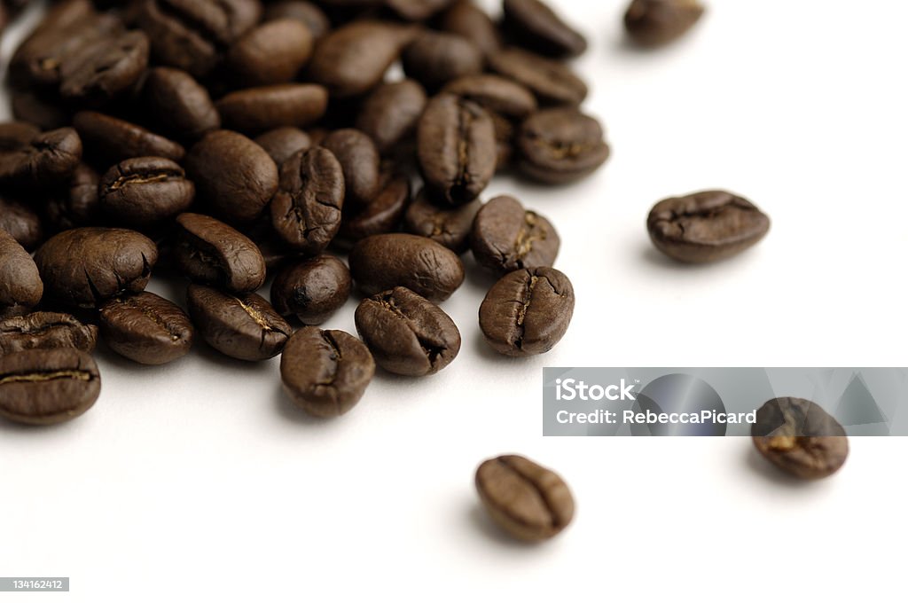 Grains de café sur fond blanc - Photo de Aliment libre de droits