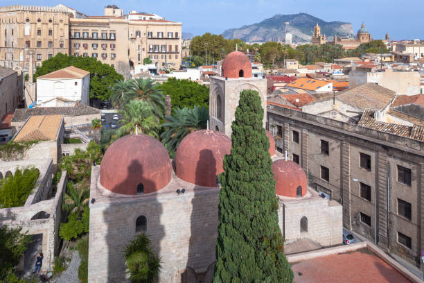 la iglesia de san giovanni degli eremiti - san giovanni degli eremiti fotografías e imágenes de stock