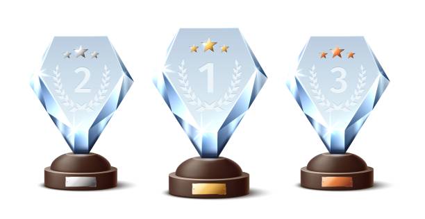 хрустальные трофеи. реалистичные стеклянные награды, золотые, серебряные и бронзовые призы, форма бриллианта, прозрачные сверкающие стату� - award trophy glass crystal stock illustrations