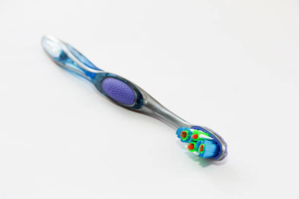 wielobarwne szczoteczki do zębów do mycia zębów - toothbrush dental hygiene dental equipment rainbow zdjęcia i obrazy z banku zdjęć