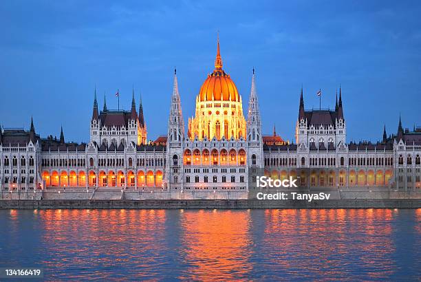 Photo libre de droit de Budapest Parlement Au Crépuscule banque d'images et plus d'images libres de droit de Architecture - Architecture, Beauté, Bleu