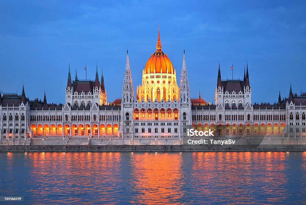 Budapeste. Parlamento House, no crepúsculo - Royalty-free Anoitecer Foto de stock