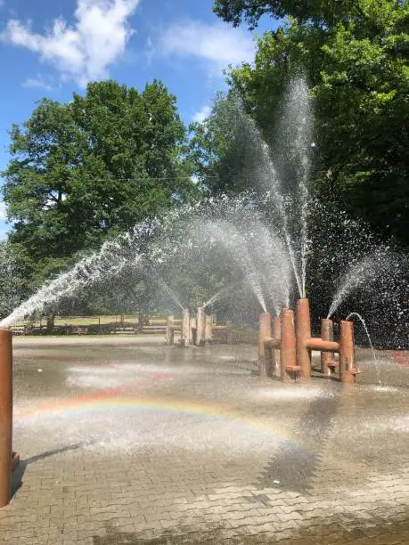 Fountain play in Leonhard Eißnert Park in Offenbach