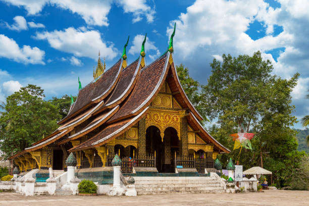 templo wat xieng thong en luang prabang, laos. - laos luang phabang thailand religion fotografías e imágenes de stock