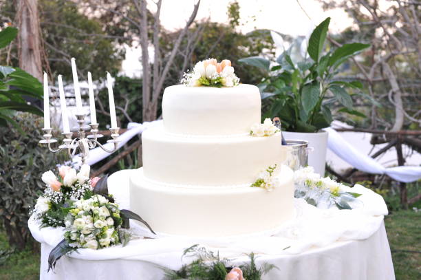 istock Wedding cake on the table ready for cutting by the newlyweds. 1341686339