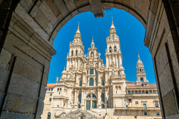 catedral de santiago de compostela na galícia, espanha - galicia pilgrimage pilgrim religion - fotografias e filmes do acervo