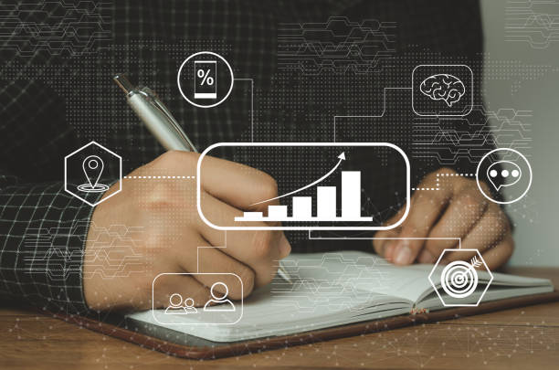 ビジネスマンは、アイコンチャートの成長とノートブックに書き込みます。グラフの統計レベルアップのデジタルマーケティング。経営目標戦略と行動計画を策定します。グローバルカスタ� - growth plan graph digital tablet ストックフォトと画像