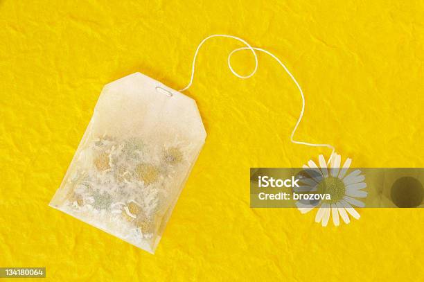 백 시 처리 옐로우 수제 종이컨셉입니다 카모마일에 대한 스톡 사진 및 기타 이미지 - 카모마일, 가방, 캐모마일