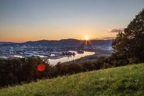 danube in linz - áustria alta imagens e fotografias de stock