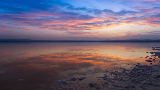 laguna rosa tramonto torrevieja - majestic landscape arid climate beach foto e immagini stock
