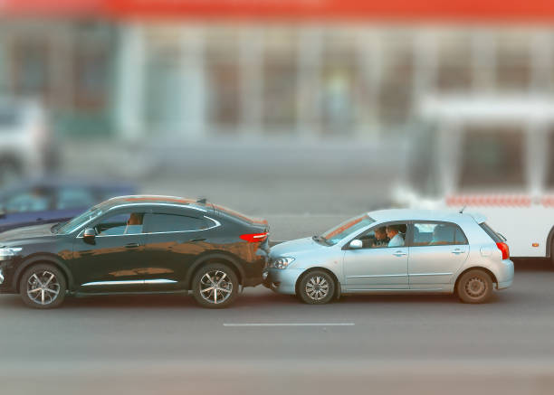 Two cars accident on city street Krasnoyarsk, Russia - 26 August, 2021:Two cars accident on city street. Drivers fills out an insurance policy or euro protocol after car accident krasnoyarsk krai photos stock pictures, royalty-free photos & images