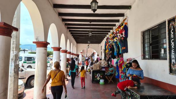 Street sellers and people walking in Chiapa de Corzo Chiapa de Corzo, Mexico – July 19, 2021: Street sellers and people walking under the arches of the Central Square of Chiapa de Corzo. mexico chiapas cañón del sumidero stock pictures, royalty-free photos & images