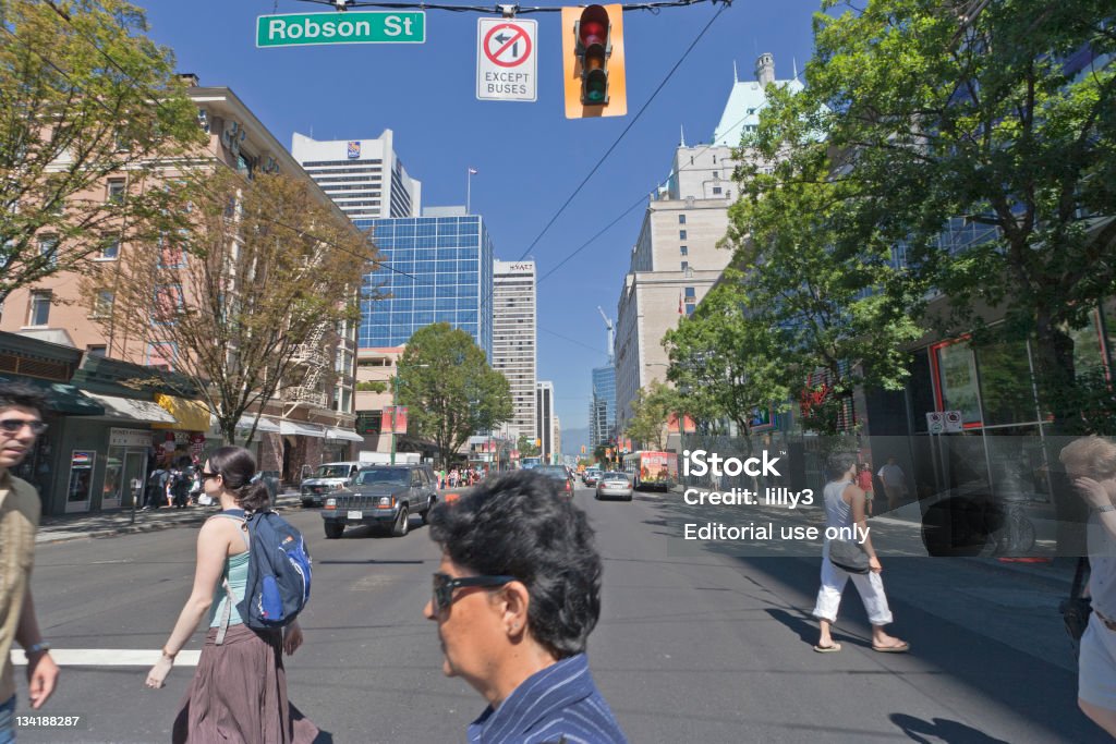 Escena en burrand Street en Vancouver, Canadá - Foto de stock de Robson Street libre de derechos