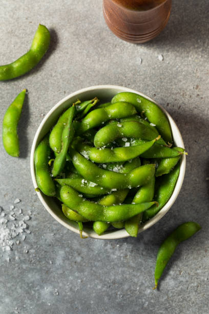 organic green edamame beans - edamame imagens e fotografias de stock