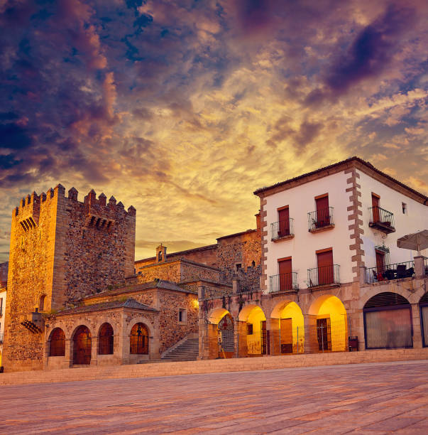 caceres plaza prefeito extremadura da espanha - ancient civilization ancient traditional culture vertical - fotografias e filmes do acervo