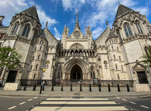 cours royales de justice, londres, royaume-uni - royal courts of justice photos et images de collection