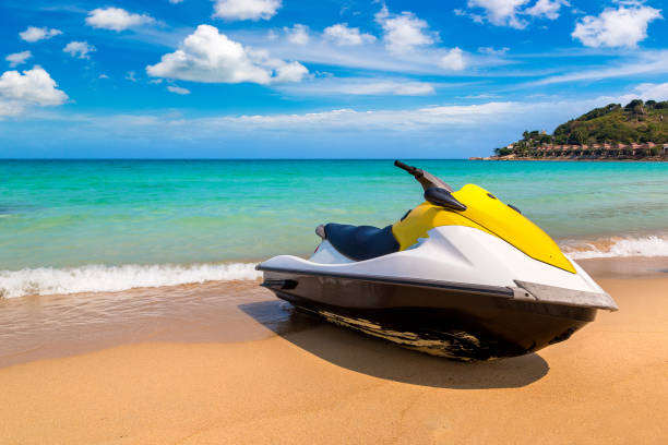 moto acuática en la playa de chaweng noi en samui - ski arena fotografías e imágenes de stock