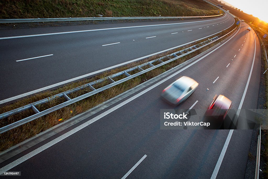 Autobahn-Verkehr - Lizenzfrei Abenddämmerung Stock-Foto