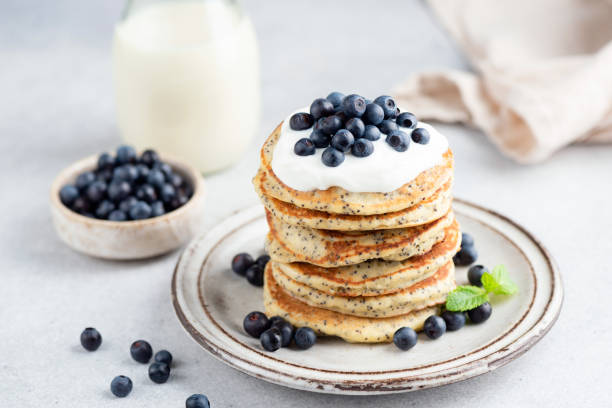 stack of lemon poppy seed pancakes topped with yogurt and blueberries - pancake buttermilk buttermilk pancakes equipment imagens e fotografias de stock