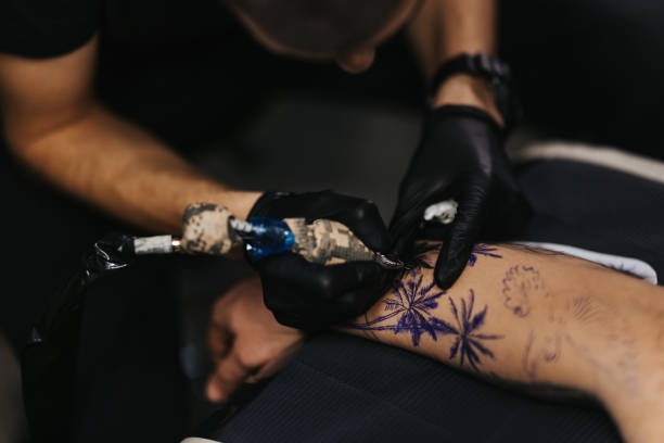 istock Tattoo master making tattoo on customer's arm 1342022822