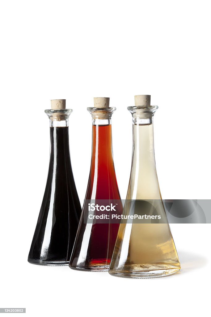 ボトルを 3 つの異なるタイプの酢 - サラダドレッシングのロイヤリティフリーストックフォト
