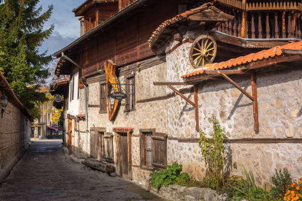 バンスコ, ブルガリア旧市街の街の秋の景色 - バンスコ 写真 ストックフォトと画像