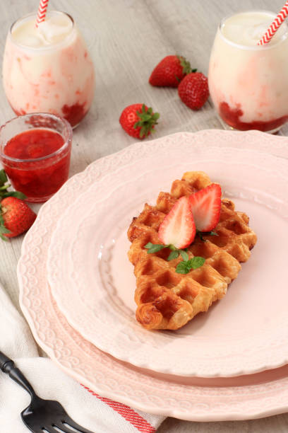 食べ物 - waffle breakfast dessert isolated ストックフォトと画像