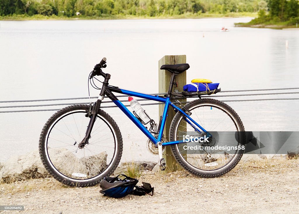 Mountain Bike - Foto stock royalty-free di Acqua