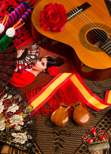 フラメンコの要素を持つクラシックスペインギター - seville andalusia spain pattern ストックフォトと画像