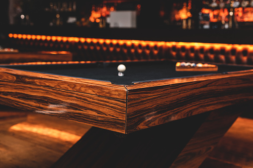 A Billiard Table in the Dark