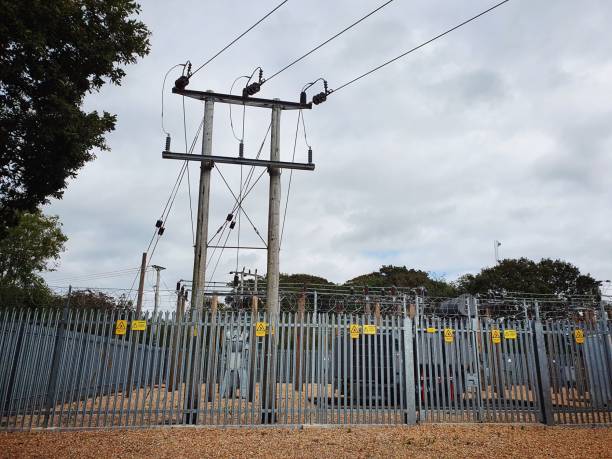 umspannwerk - switchgear electricity substation electricity power line stock-fotos und bilder