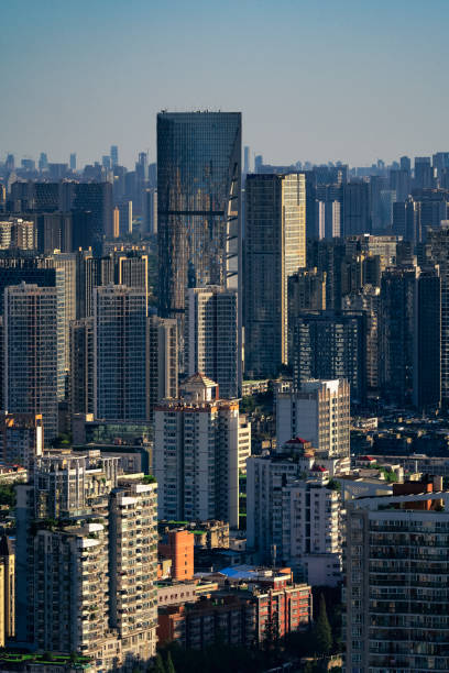 晴れた日に忙しい都市で現代の密集した建物を撮影 - chengdu urban scene city life house ストックフォトと画像