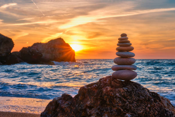 concept of balance and harmony - stone stack on the beach - cairn stacking stone rock imagens e fotografias de stock