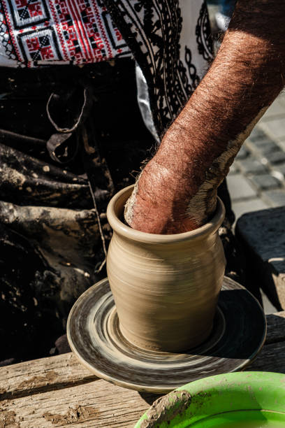 руки гончара - making craft craftsperson circle стоковые фото и изображения