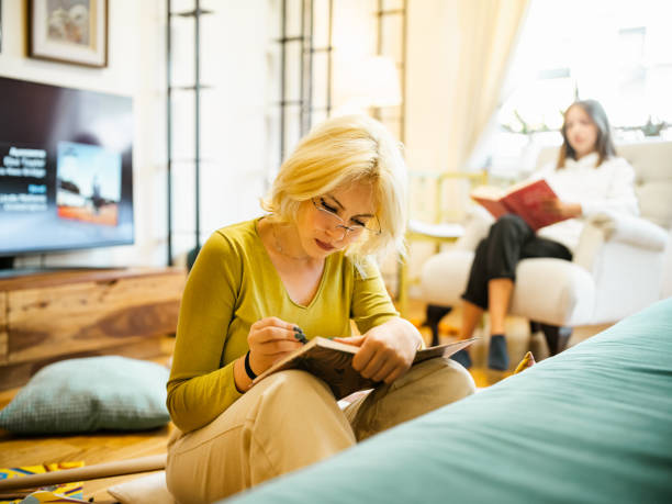istock Teenage Sisters hobby time 1342101104