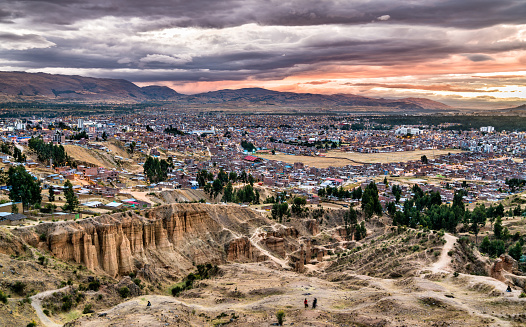 Formaciones rocosas de Torre Torre y horizonte de Huancayo en Perú photo