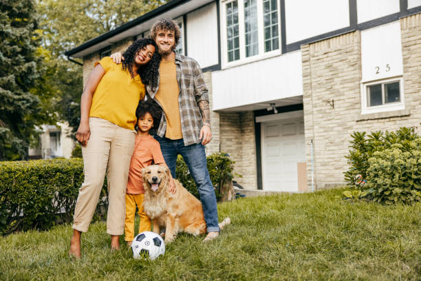 istock Things to Consider When Selling Your House 1342111911