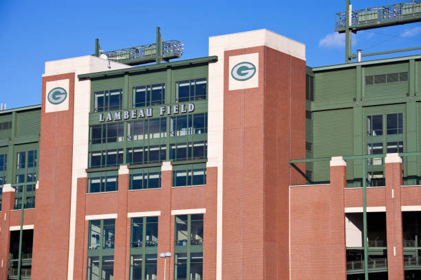 lambeau field in green bay - green bay packers stock-fotos und bilder