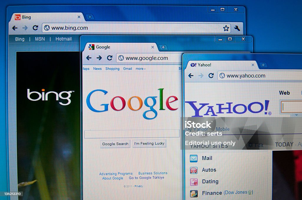 Bing, Google, Yahoo sites na tela Lcd - Foto de stock de Microsoft Bing royalty-free